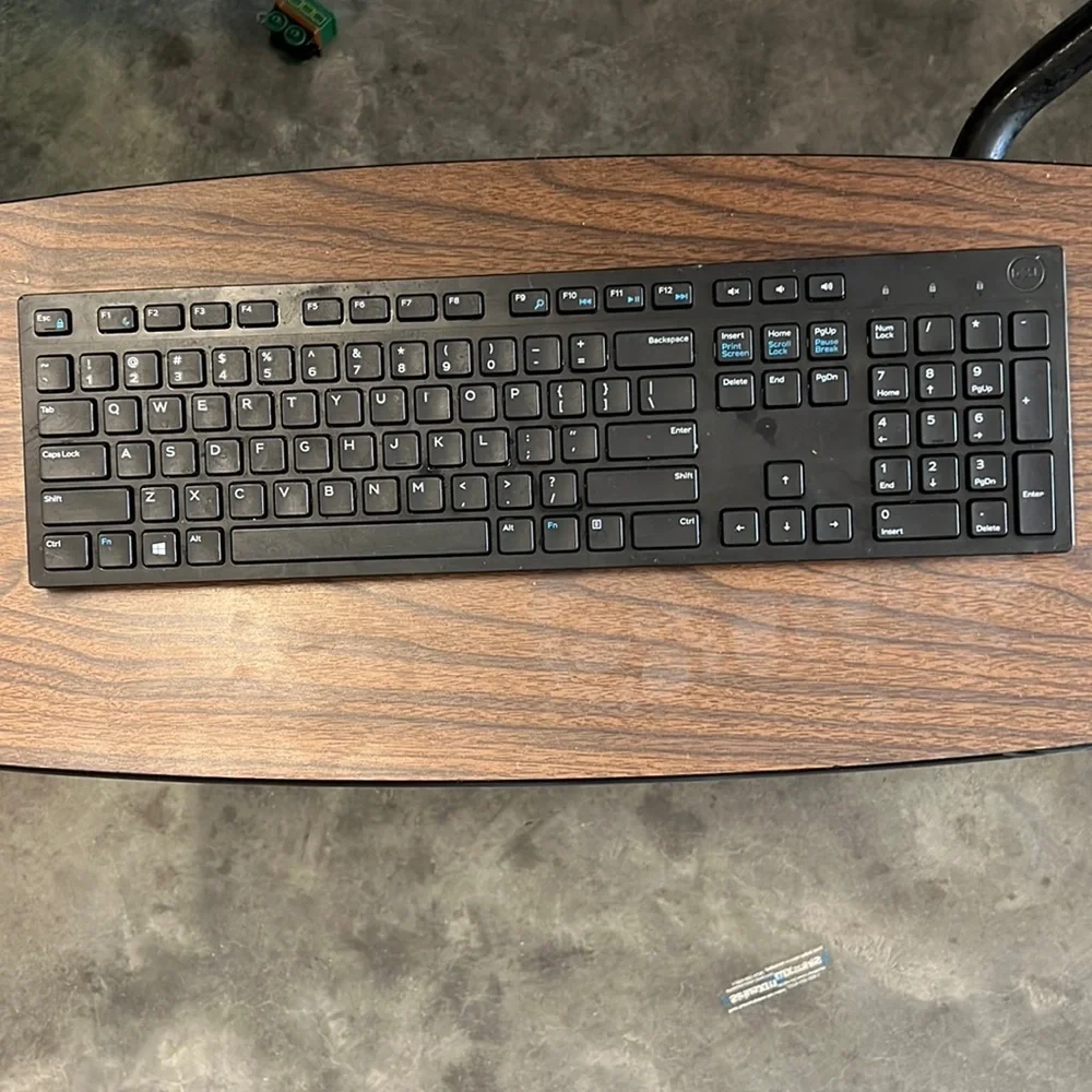 Dell WK636P Wireless Keyboard (Keyboard Only / Universal Receiver NOT Included)